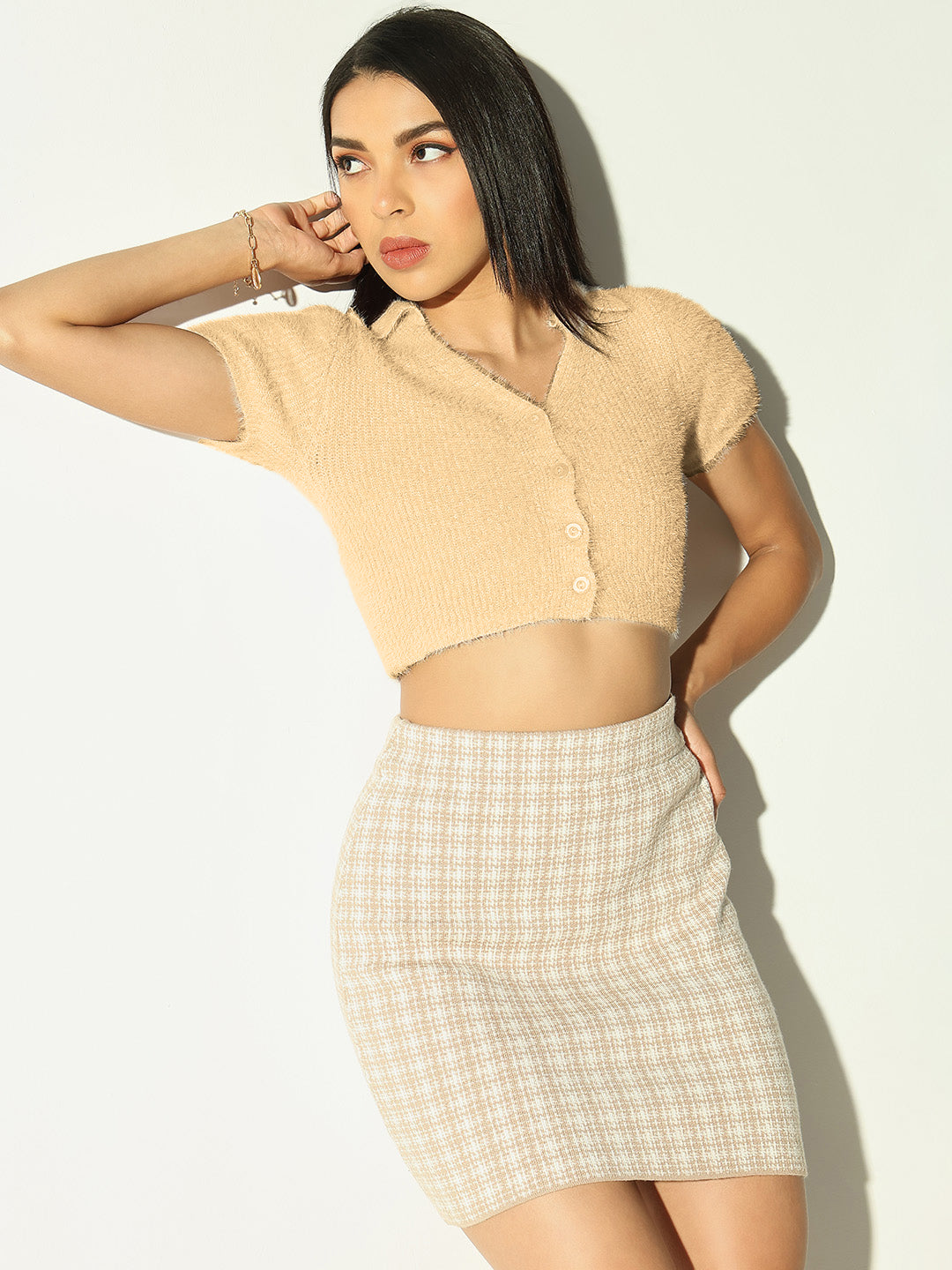 Women's Cream Shirt Collar Faux Fur Trim Fitted Crop Top