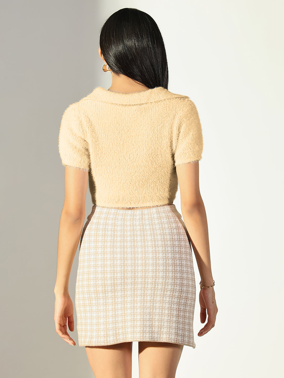 Women's Cream Shirt Collar Faux Fur Trim Fitted Crop Top