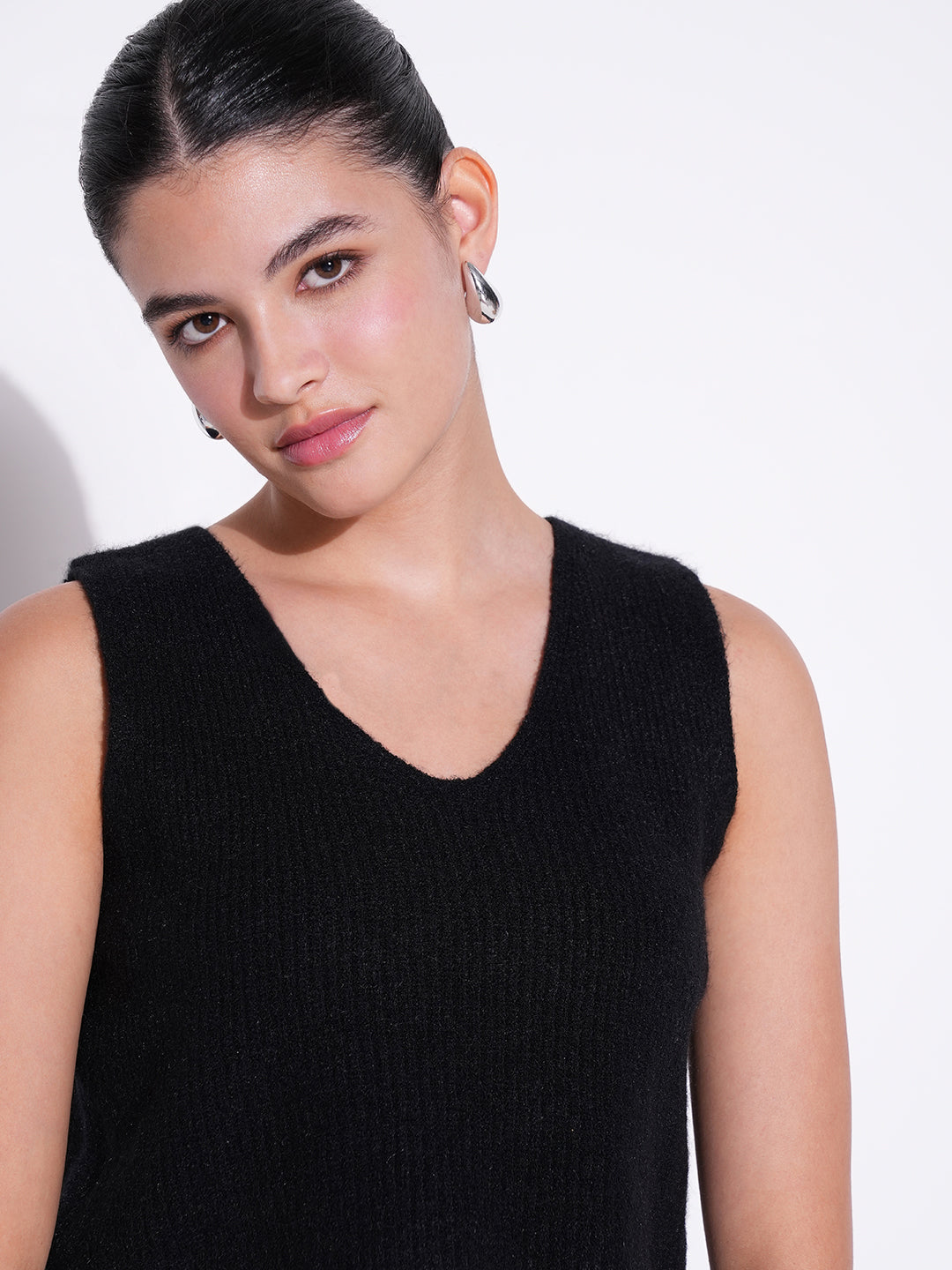 Women's Black V-Neck Sleeveless Crop Top